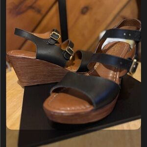 Bella Vita Black and Brown Wedge Sandals